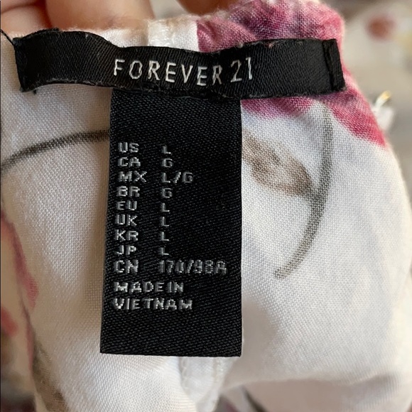 Forever 21 cropped white floral top - Picture 4 of 4